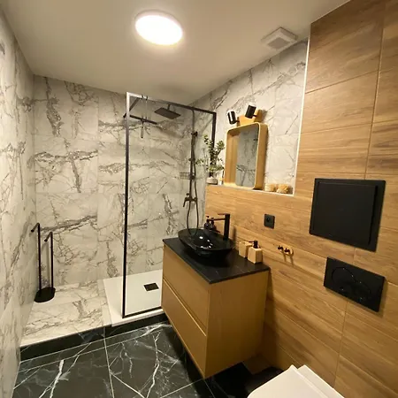 Апартаменты Loft V Cetre Mesta S Parkovacim Miestom Жилина