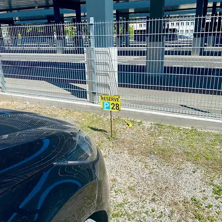 Loft V Cetre Mesta S Parkovacim Miestom Διαμέρισμα *