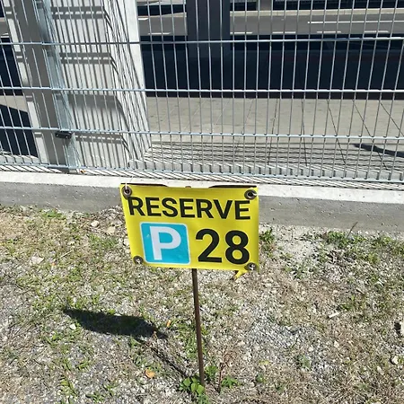 Loft V Cetre Mesta S Parkovacim Miestom Διαμέρισμα Ζιλίνα